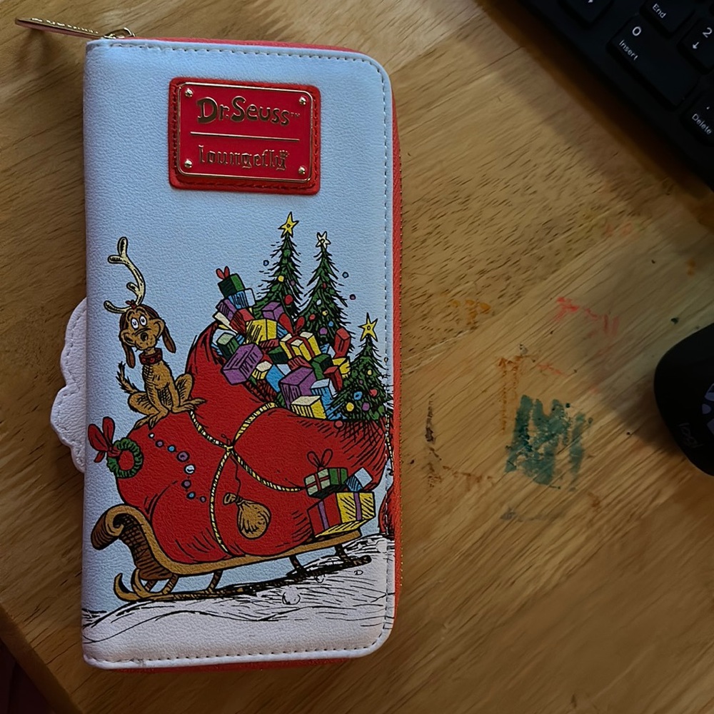 Loungfly Grinch wallet Used 1 time